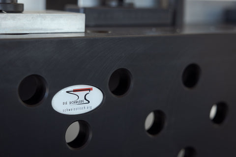 Schweißtisch 1200mm x 1200mm mit plasmanitrierter Oberfläche und 28mm Lochdurchmesser