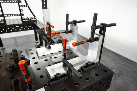 Schweißtisch 1000mm x 1000mm PRO, plasmanitriert, Stahl S355J2+N, verschleißfest, höhenverstellbare Tischfüße, Gewicht 416 kg