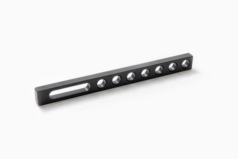 Anschlag 525mm x 50mm x 25mm mit 7 Systembohrungen und Langloch
