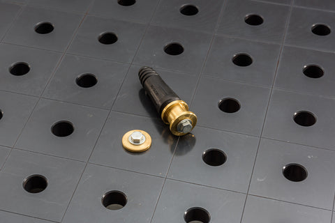 Masseanschluss für Schweißtische, sicherer Schweißkontakt, geeignet für 15mm und 25mm Materialstärke, schnelle Montage